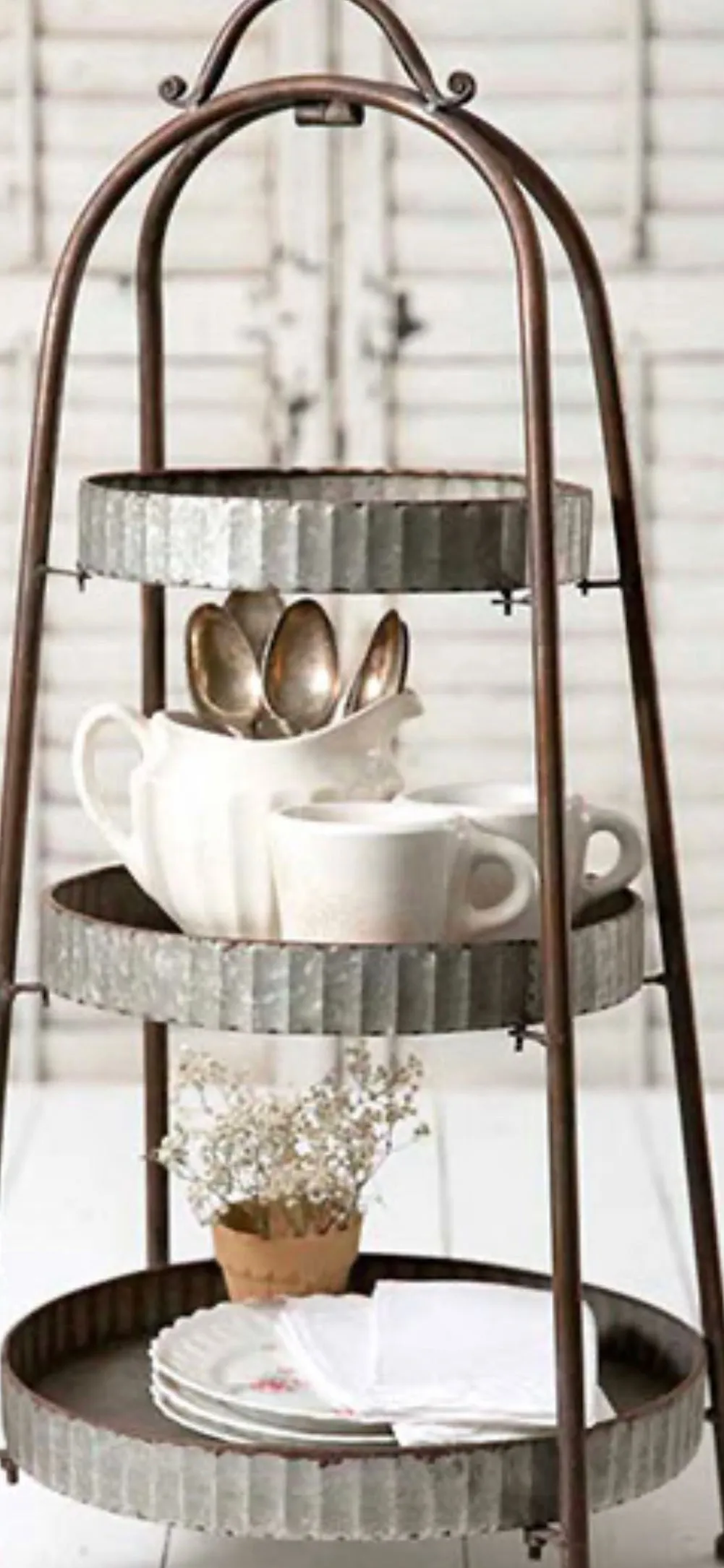 Farmhouse 3~Tiered Round Tray Display
