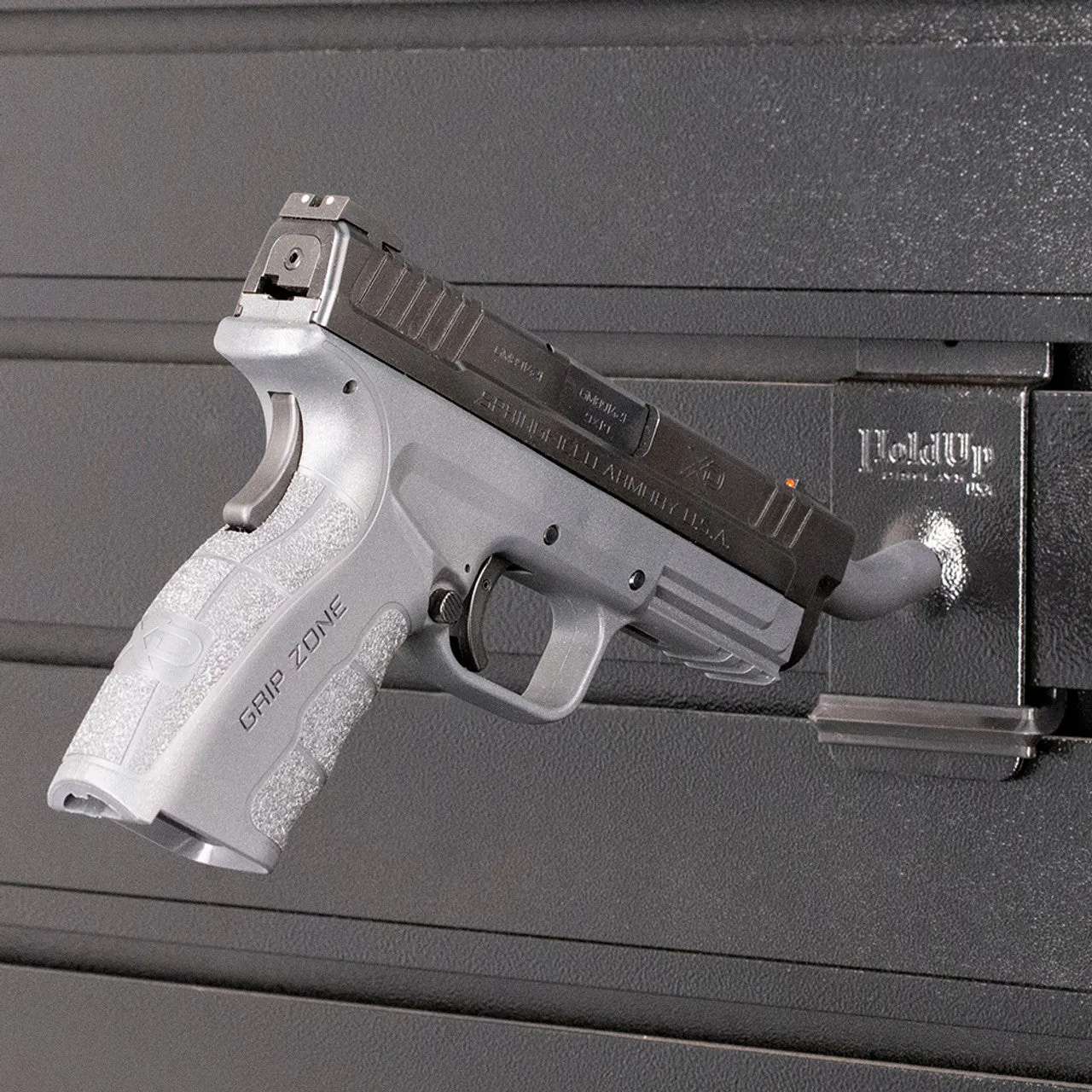 Hold Up Displays Forward Facing In Barrel Pistol Holder HD52